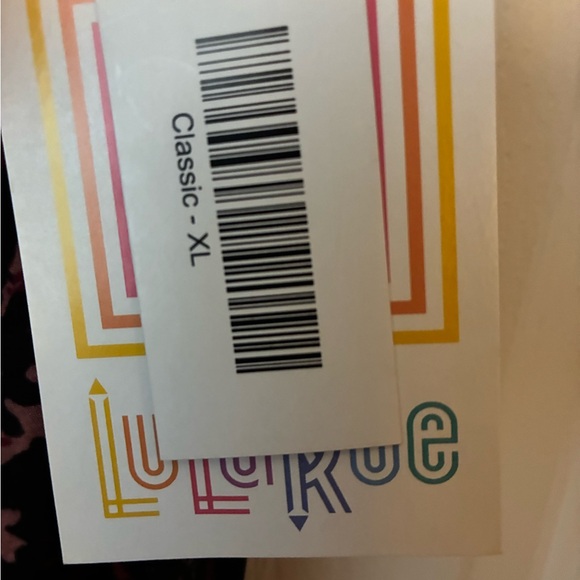 LuLaRoe Floral Classic Tee -super soft -NWT XL - Picture 3 of 4